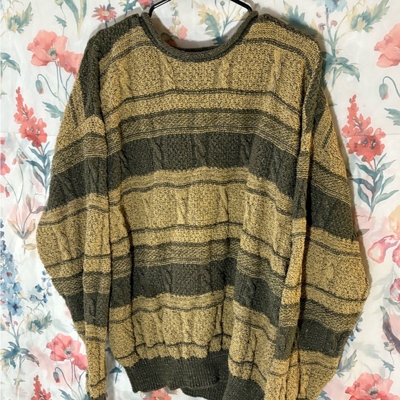 Vintage Claiborne Crewneck Sweater - Olive and Army Green - Picture 2 of 9